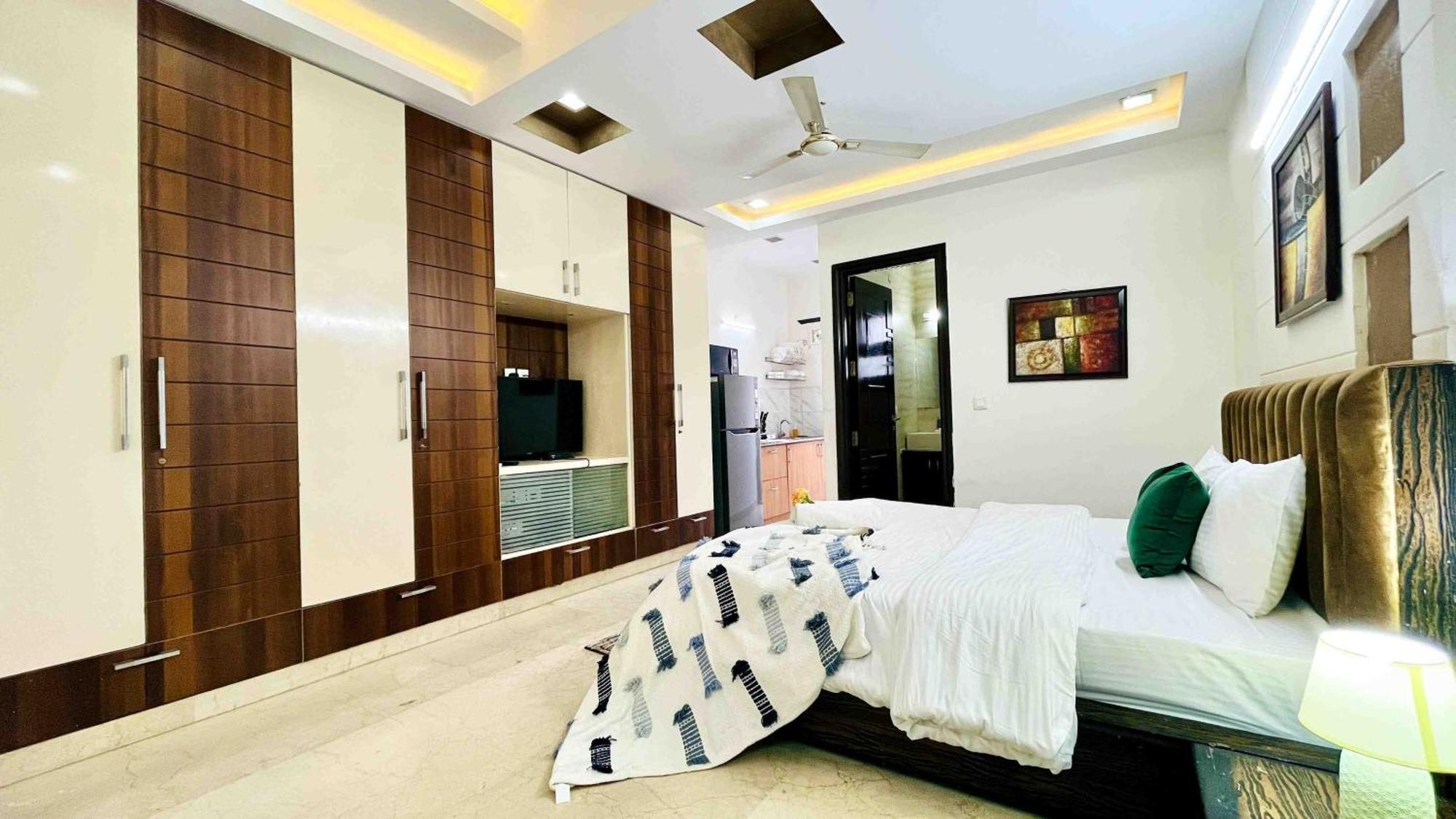 Olive Service Apartments - Greater Kailash New Delhi Room photo